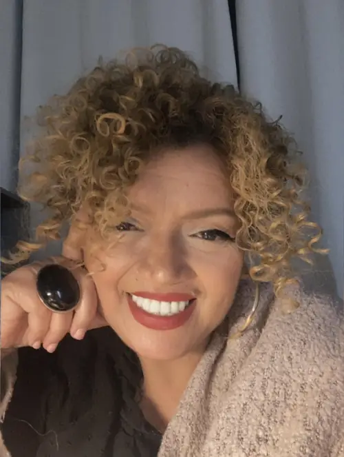 Annie Beraguas, hypnothérapeute à Lunel, souriante